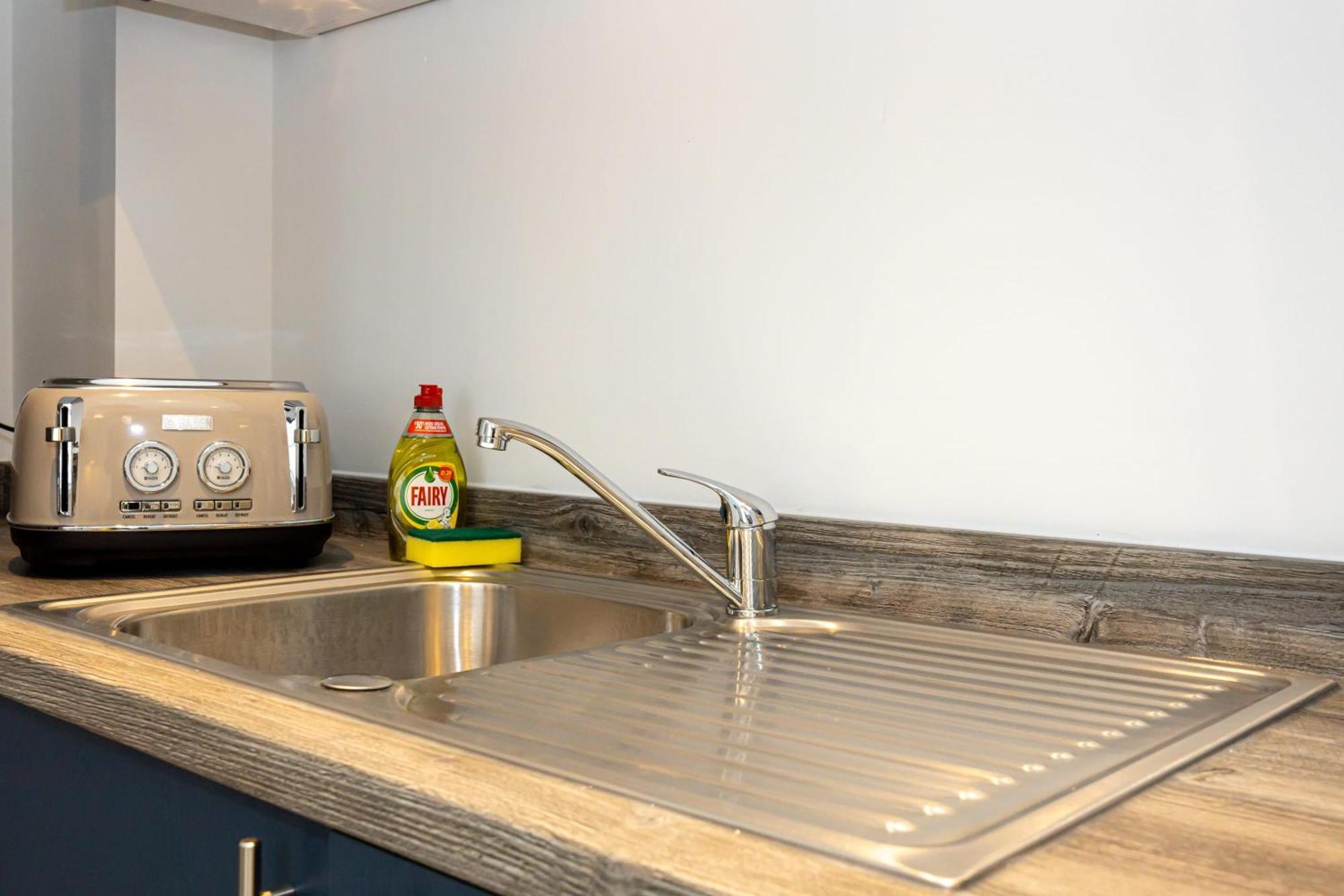 Beautiful 1 Bed 20Mins To Central Manchester Bolton Buitenkant foto